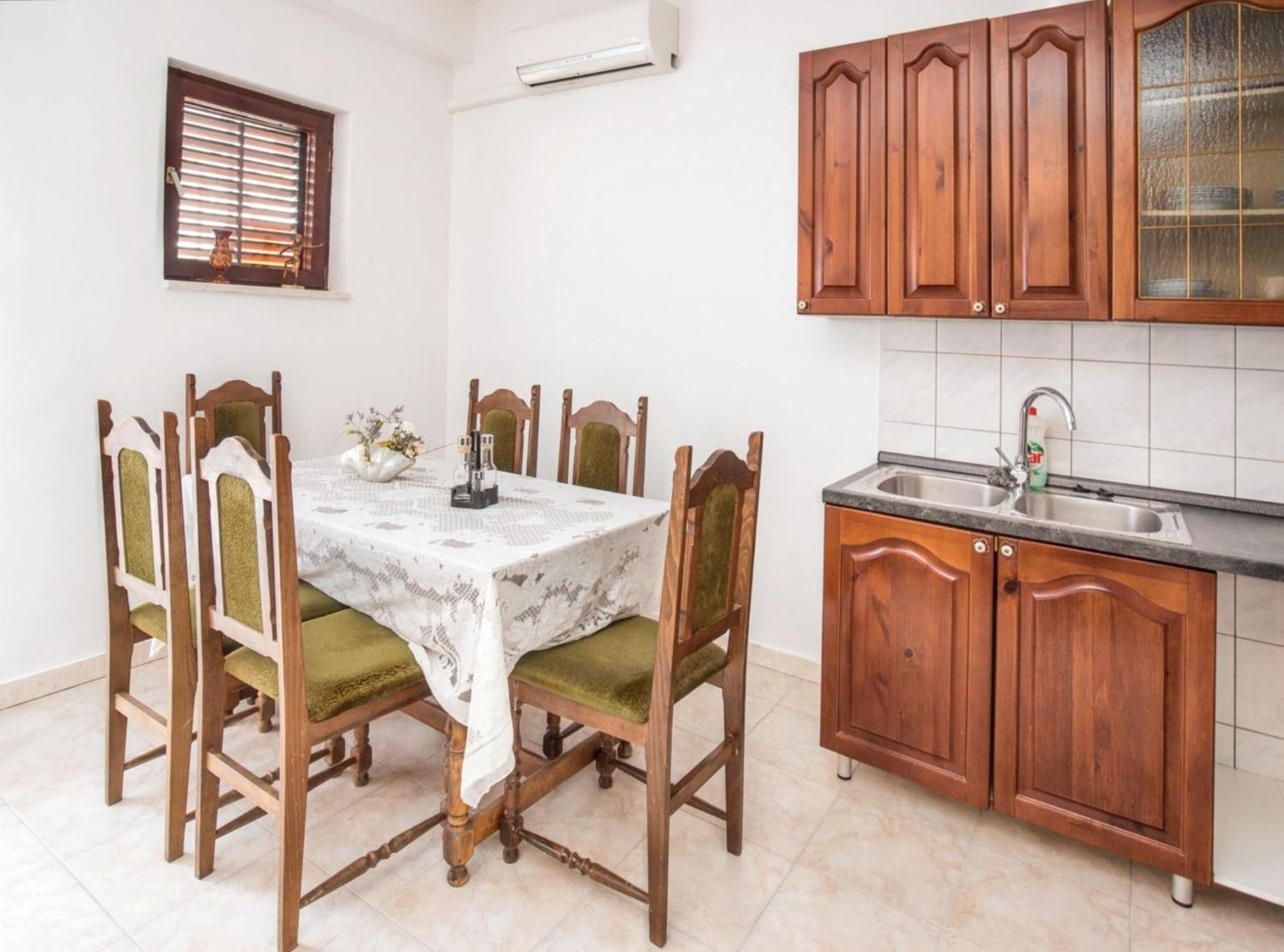 Comfortable Apartment In Kastel Novi Shared Pool 47M² Kastela Ngoại thất bức ảnh